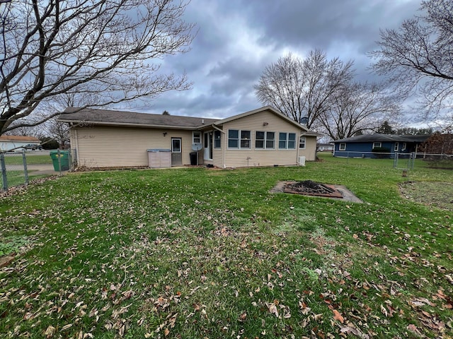 back of house featuring a lawn