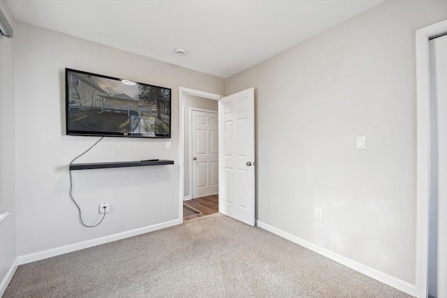 unfurnished bedroom featuring carpet flooring