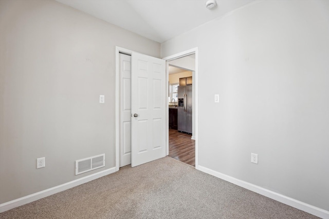 spare room with carpet flooring