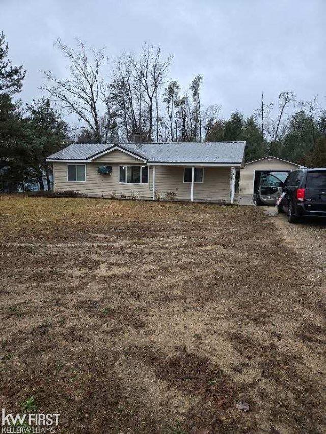 single story home featuring a garage