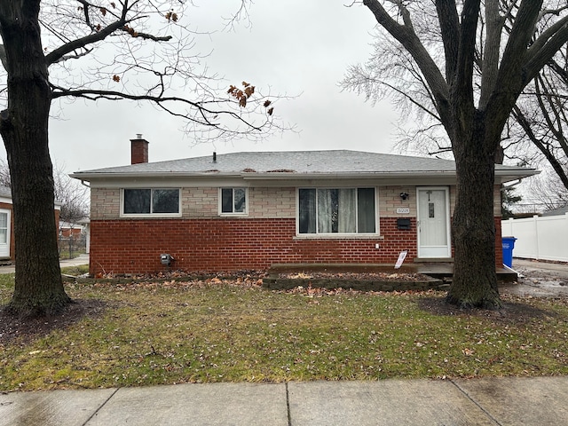 view of front of house featuring a front yard