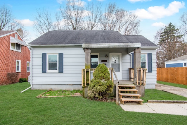 view of front of home with a front lawn