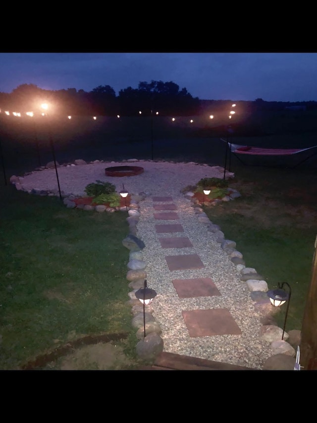 view of yard at dusk