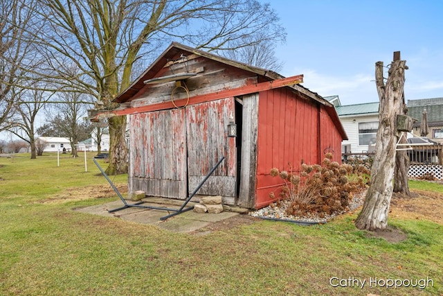 view of outdoor structure featuring a lawn