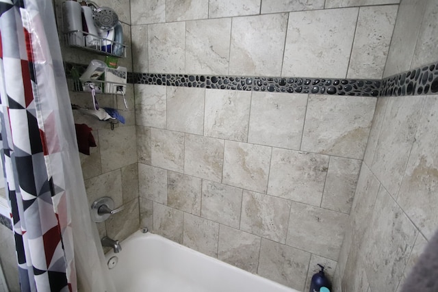 bathroom with shower / tub combo