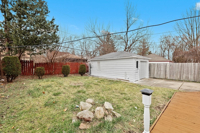 view of yard with an outbuilding and a garage