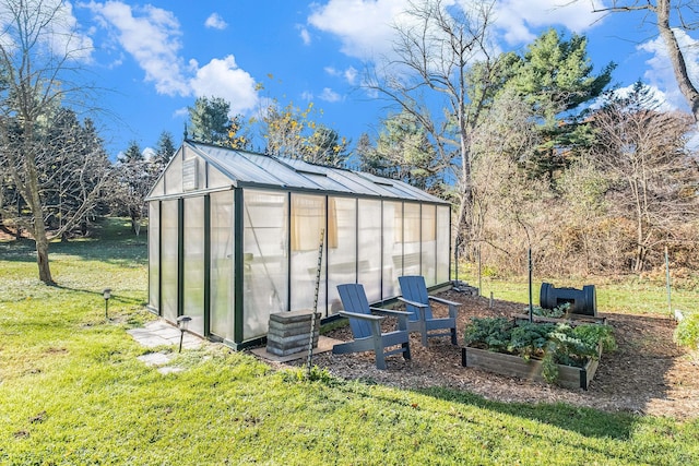 view of outdoor structure featuring a yard