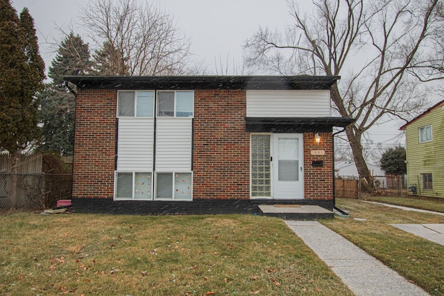 view of front of house featuring a front yard