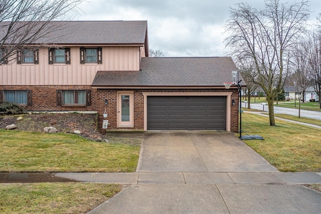 view of front facade featuring a garage and a front yard