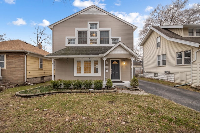 front of property with a front lawn