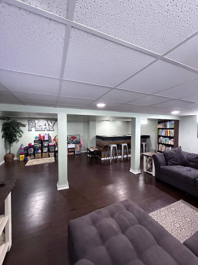 living room featuring a drop ceiling