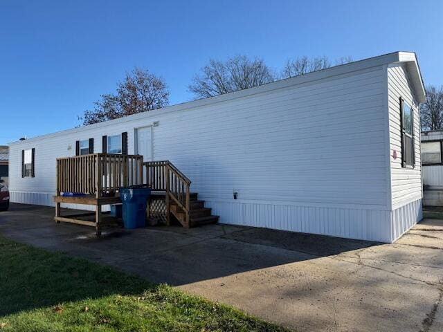 view of front of house featuring a wooden deck