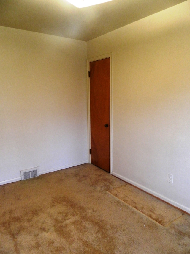 spare room featuring carpet floors