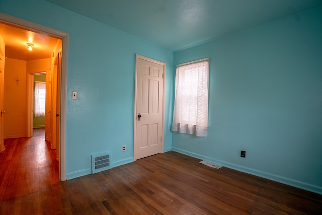 spare room featuring dark wood-type flooring