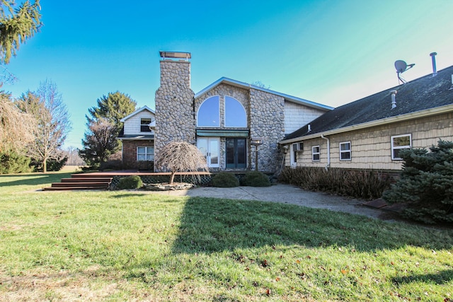 back of house featuring a yard