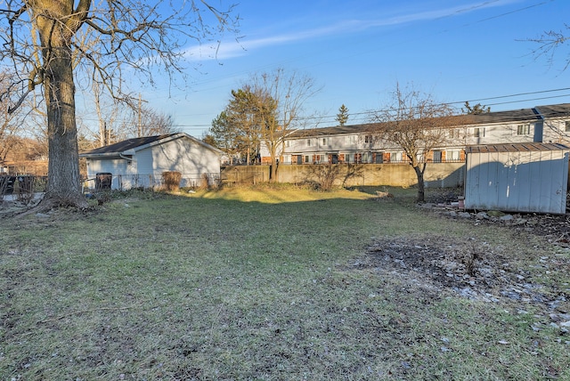 view of yard featuring a storage unit