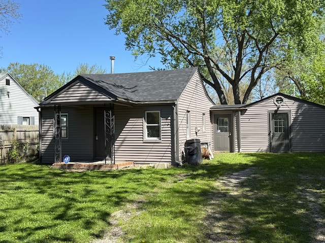 1095 Harding Dr, Grand Blanc, MI 48507 - rear view of property with roof with shingles