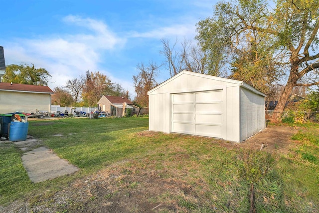 view of yard with an outbuilding