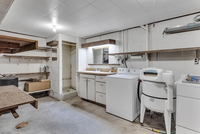 clothes washing area featuring washer / dryer and sink