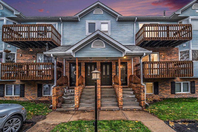 view of front facade featuring a porch