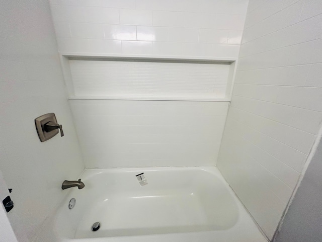 bathroom with washtub / shower combination