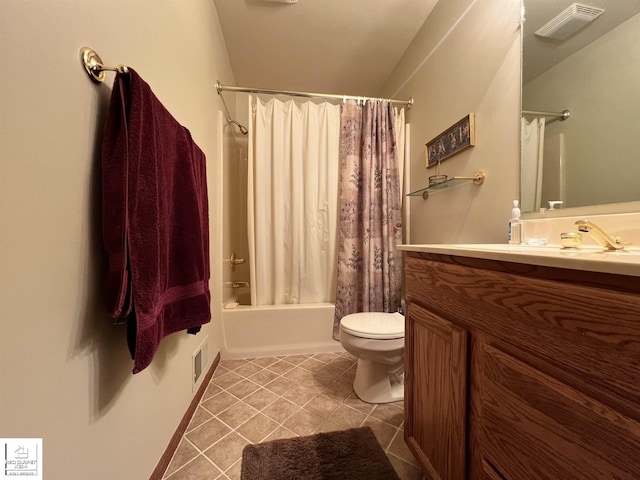 full bathroom with shower / tub combo with curtain, vanity, and toilet