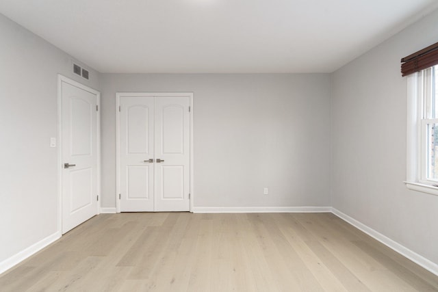 unfurnished room with light hardwood / wood-style flooring