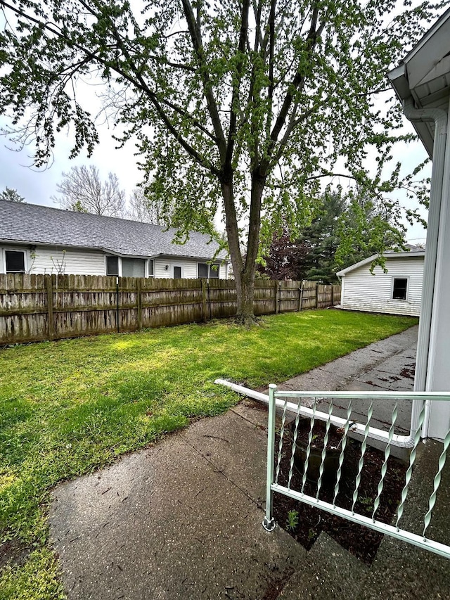 view of yard featuring a fenced backyard