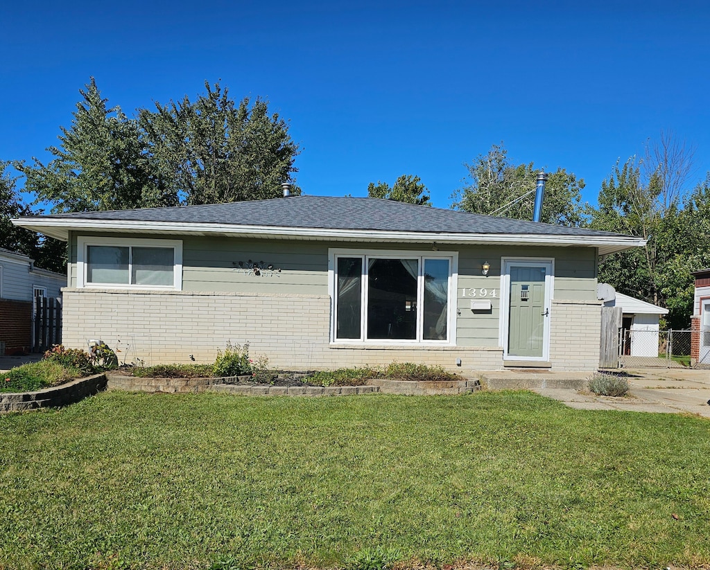 view of front of home with a front yard