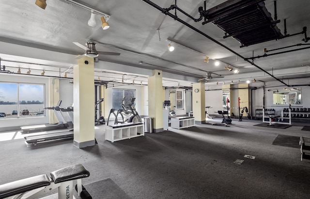 exercise room featuring ceiling fan