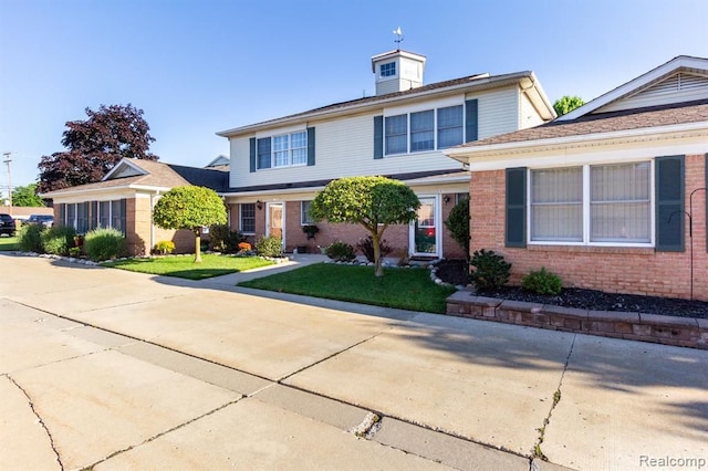 view of front of home featuring a front lawn