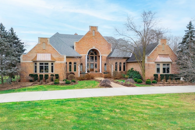 view of front of property with a front lawn