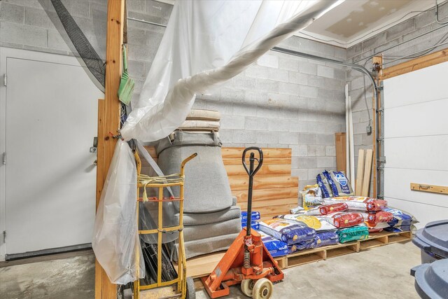 2639 S 3rd St, Niles, MI 49120 - interior space