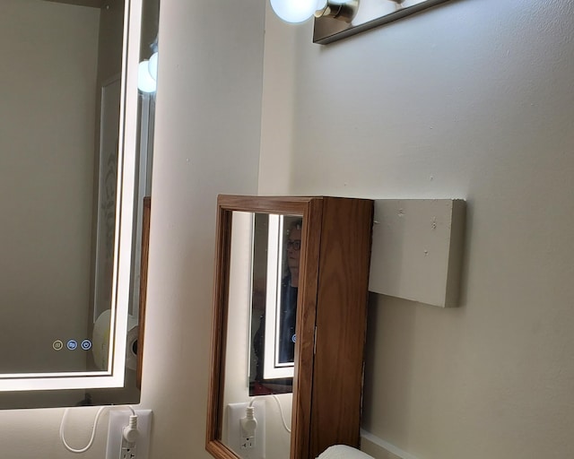 2639 S 3rd St, Niles, MI 49120 - view of room details