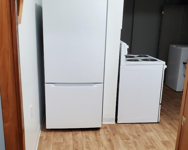 2639 S 3rd St, Niles, MI 49120 - laundry area with light wood-type flooring and washer / clothes dryer