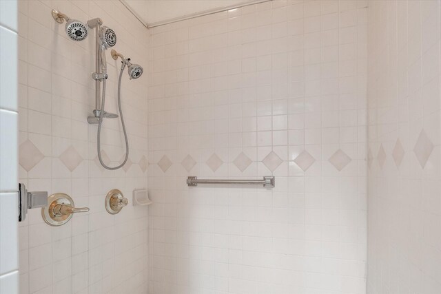 2639 S 3rd St, Niles, MI 49120 - bathroom with a tile shower