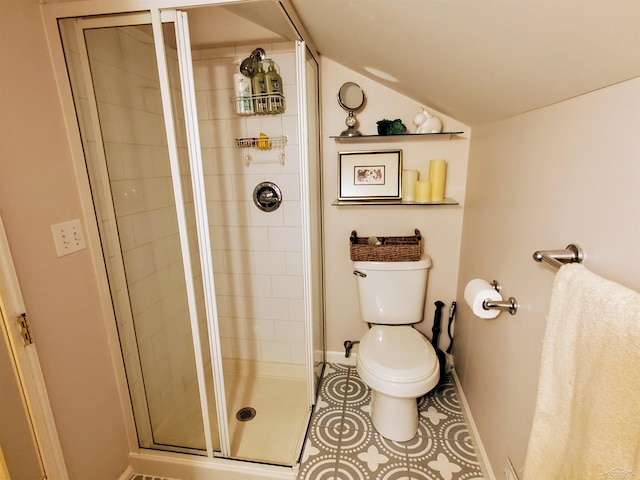 full bath with toilet, baseboards, vaulted ceiling, a shower stall, and tile patterned floors