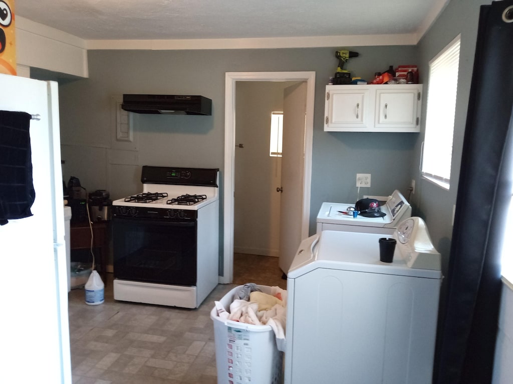 washroom featuring washer and clothes dryer