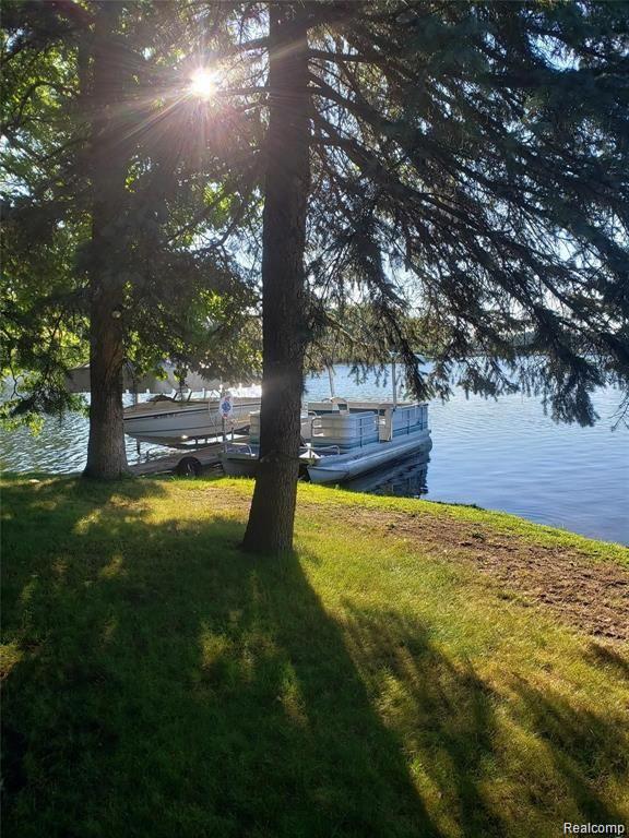 10086 King Rd, Davisburg, MI 48350 - view of green lawn with a water view