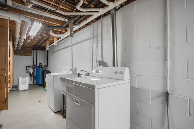 laundry room featuring independent washer and dryer