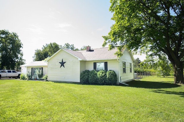 view of front of house with a front lawn