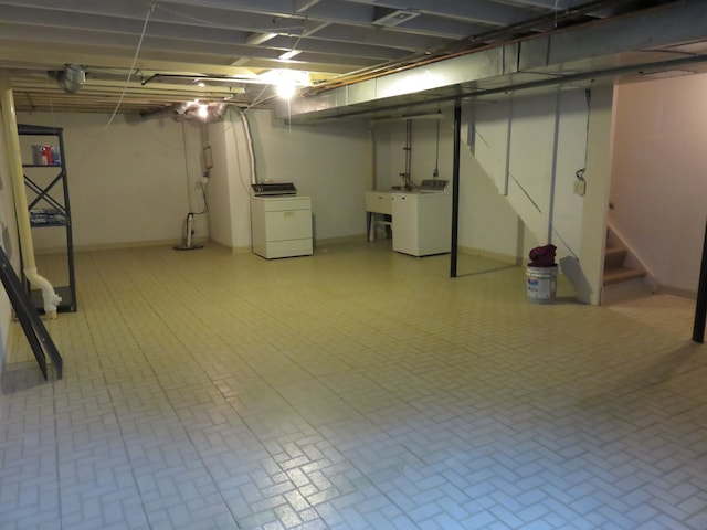 basement with washer / dryer