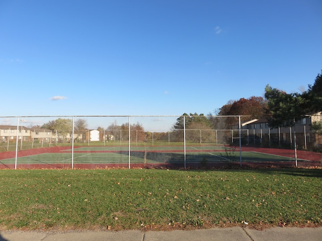 view of property's community featuring a lawn