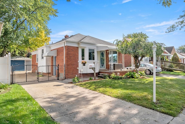 view of front of house with a front lawn