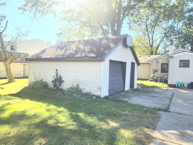 garage featuring a lawn