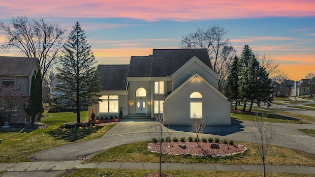 view of front of property with a yard