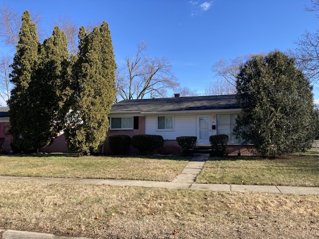 ranch-style house featuring a front lawn