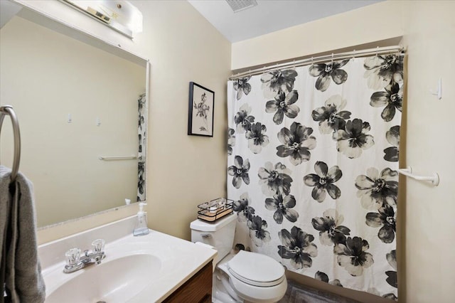 bathroom featuring a shower with curtain, vanity, and toilet