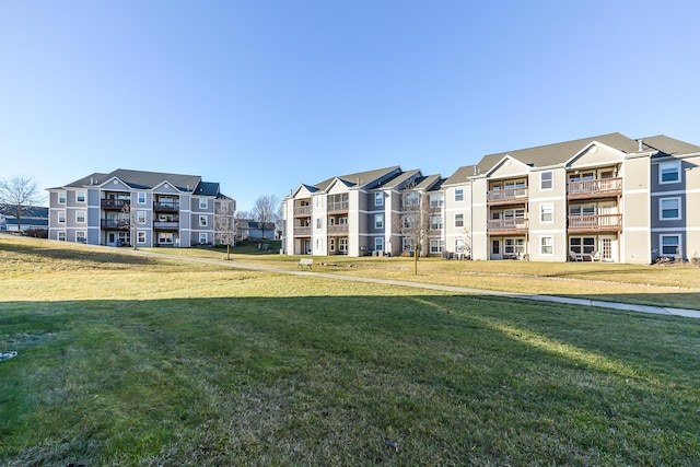 view of property's community featuring a yard