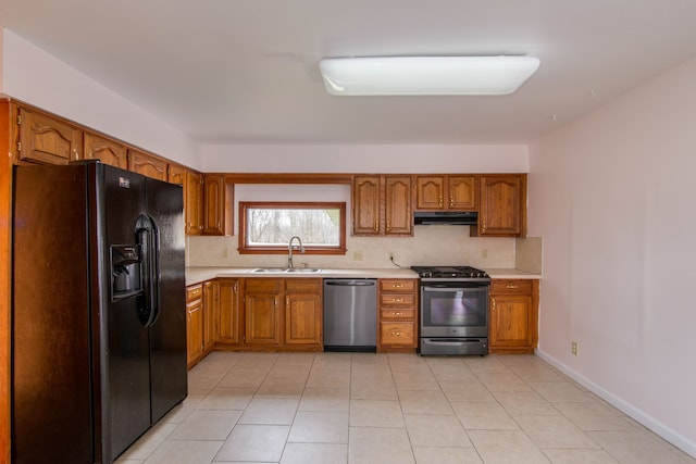 kitchen with sink, backsplash, and black appliances